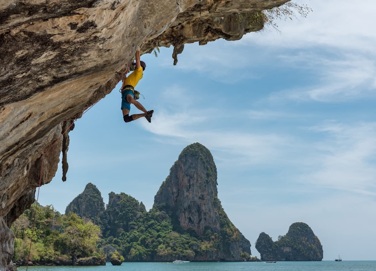 Panjat Tebing via Ferrata di Gunung Parang